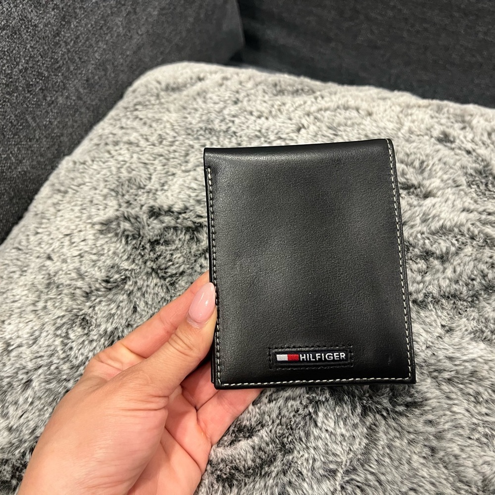Tommy Hilfiger wallet new without tags